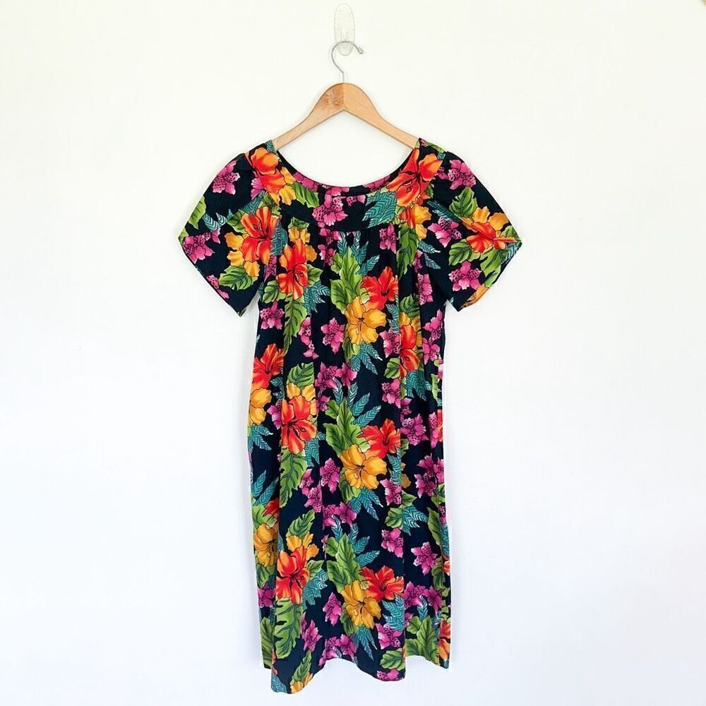 Hilo Hattie Made in Hawaii Vintage Bright Multicolored Tropical Floral Hibiscus